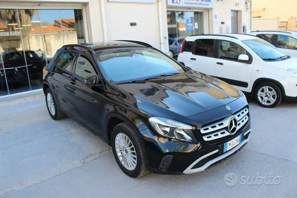 Usata Mercedes GLA200 Business 136 CV (100 kW) 2018 Nero SUV