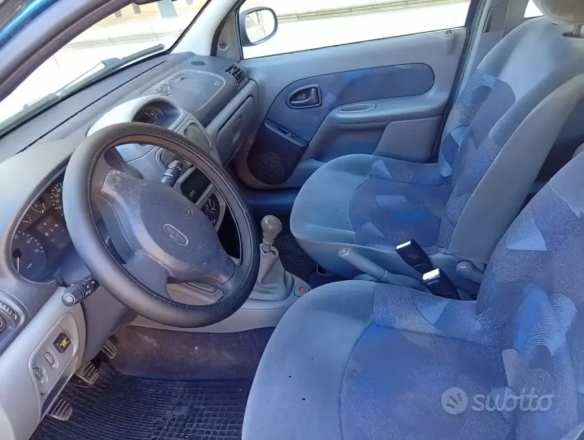 Usata Renault Clio 58 CV (42 kW) 2001 Bluazzurro Berlina