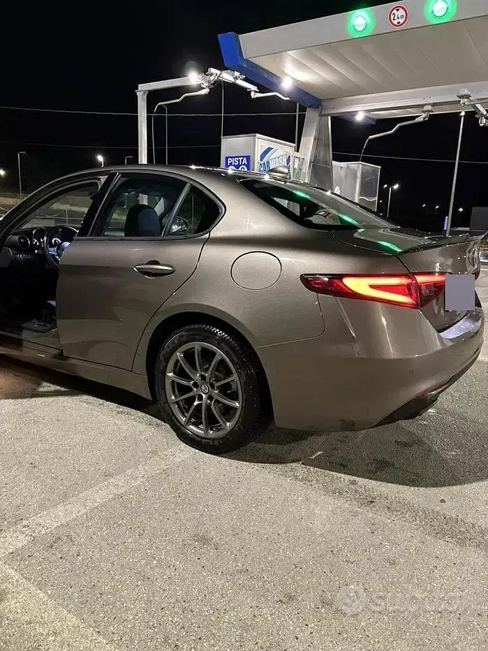 Usata Alfa Romeo Giulia 150 CV (110 kW) 2018 Berlina