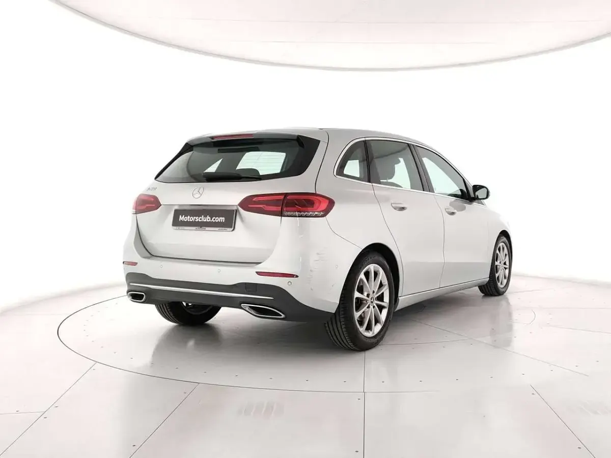Usata Mercedes B160 109 CV (80 kW) 2019 Argento Utilitaria