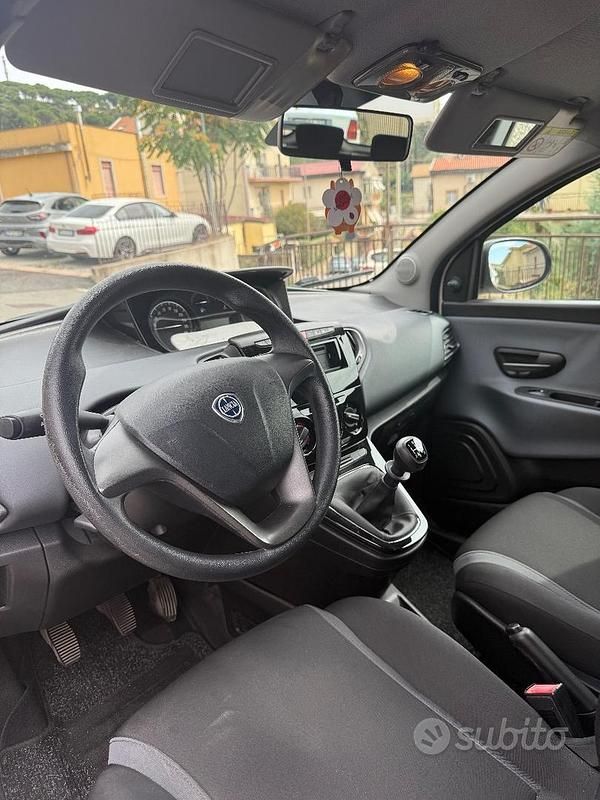 Usata Lancia Ypsilon 69 CV (50 kW) 2016 Utilitaria