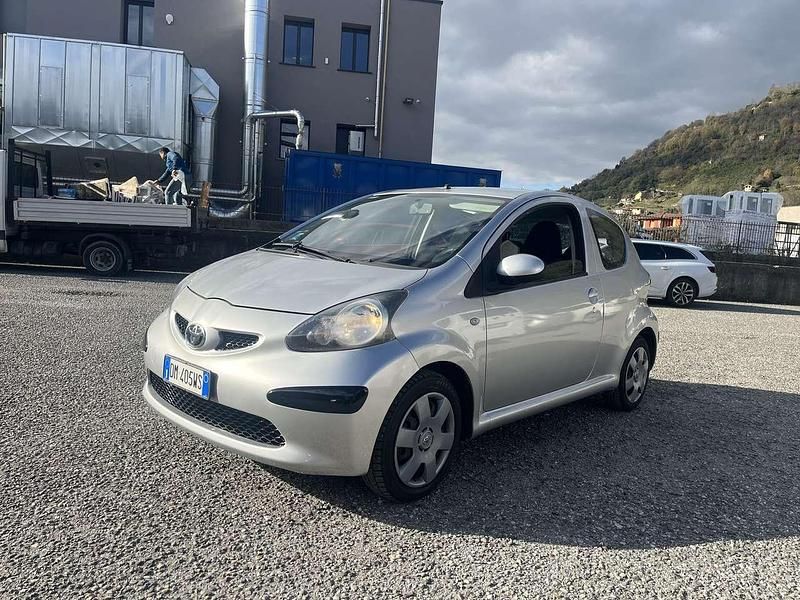 Argento Usata 2007 Toyota Aygo Sol Due volumi | 2799 € (Ottimo prezzo) - Immagine 1/4