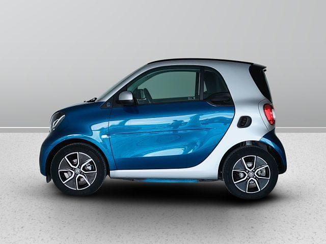Usata Smart ForTwo Electric Drive Passion 60 kW (82 CV) 2022 Carrozzeria in midnight blue ( Berlina