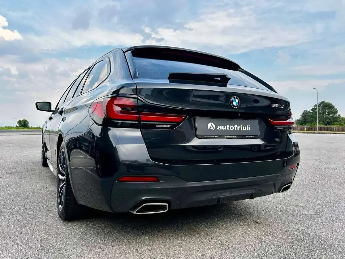 Usata BMW 520 M Sport 190 CV (139 kW) 2022 Sophisto grey brilliant effect Station wagon