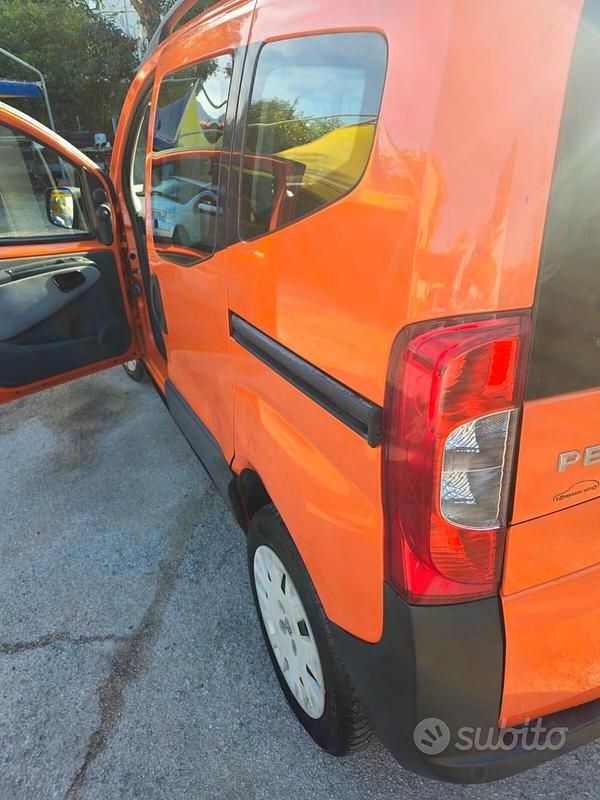 Usata Peugeot Bipper Premium 75 CV (55 kW) 2011 Arancione Monovolume