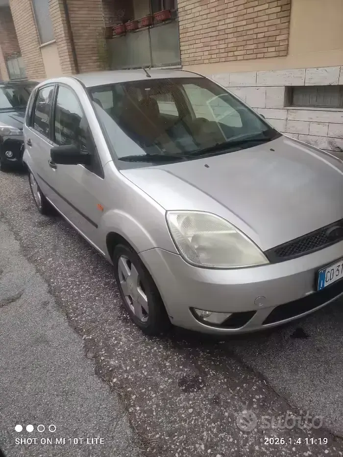 Usata Ford Fiesta Ghia 68 CV (50 kW) 2002 Utilitaria