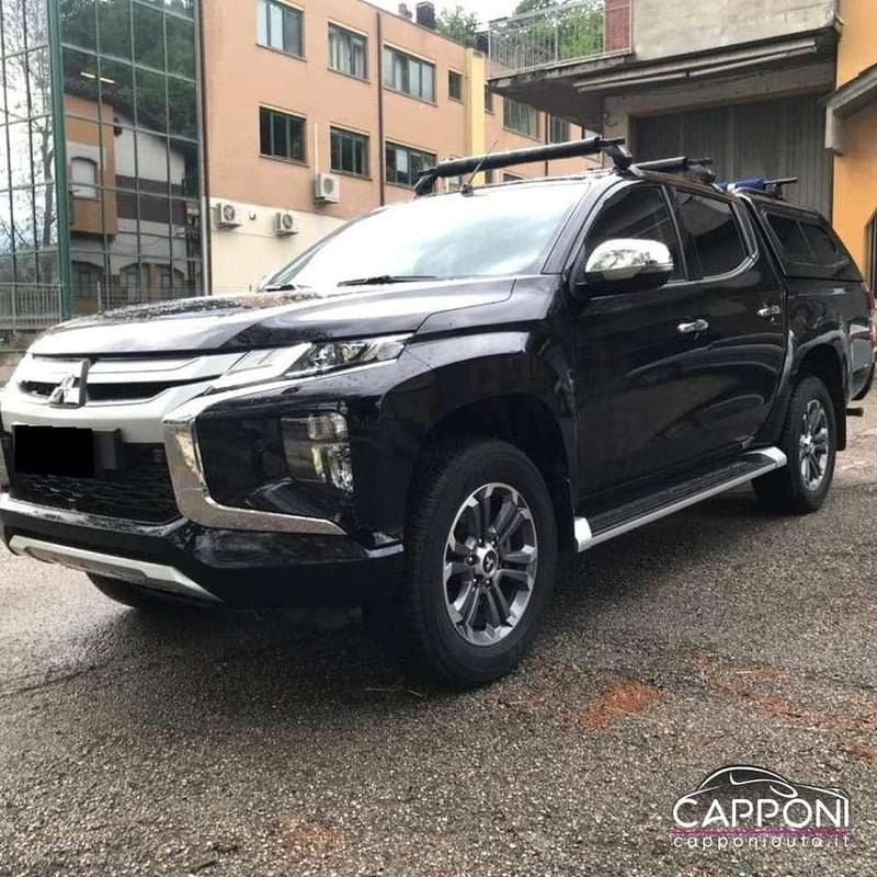 Usata Mitsubishi L200 150 CV (110 kW) 2020 Nero Pick-up