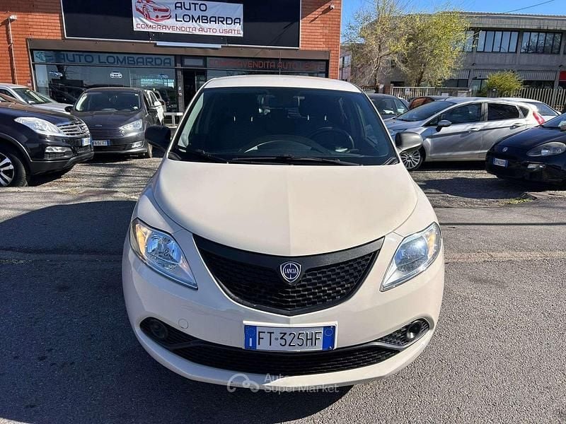 Usata Lancia Ypsilon 69 CV (50 kW) 2018 Crema Utilitaria