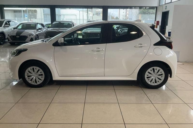 Usata Toyota Yaris Hybrid Business Edition 116 CV (85 kW) 2022 Bianco
