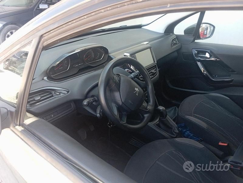Usata Peugeot 208 82 CV (60 kW) 2012 Utilitaria