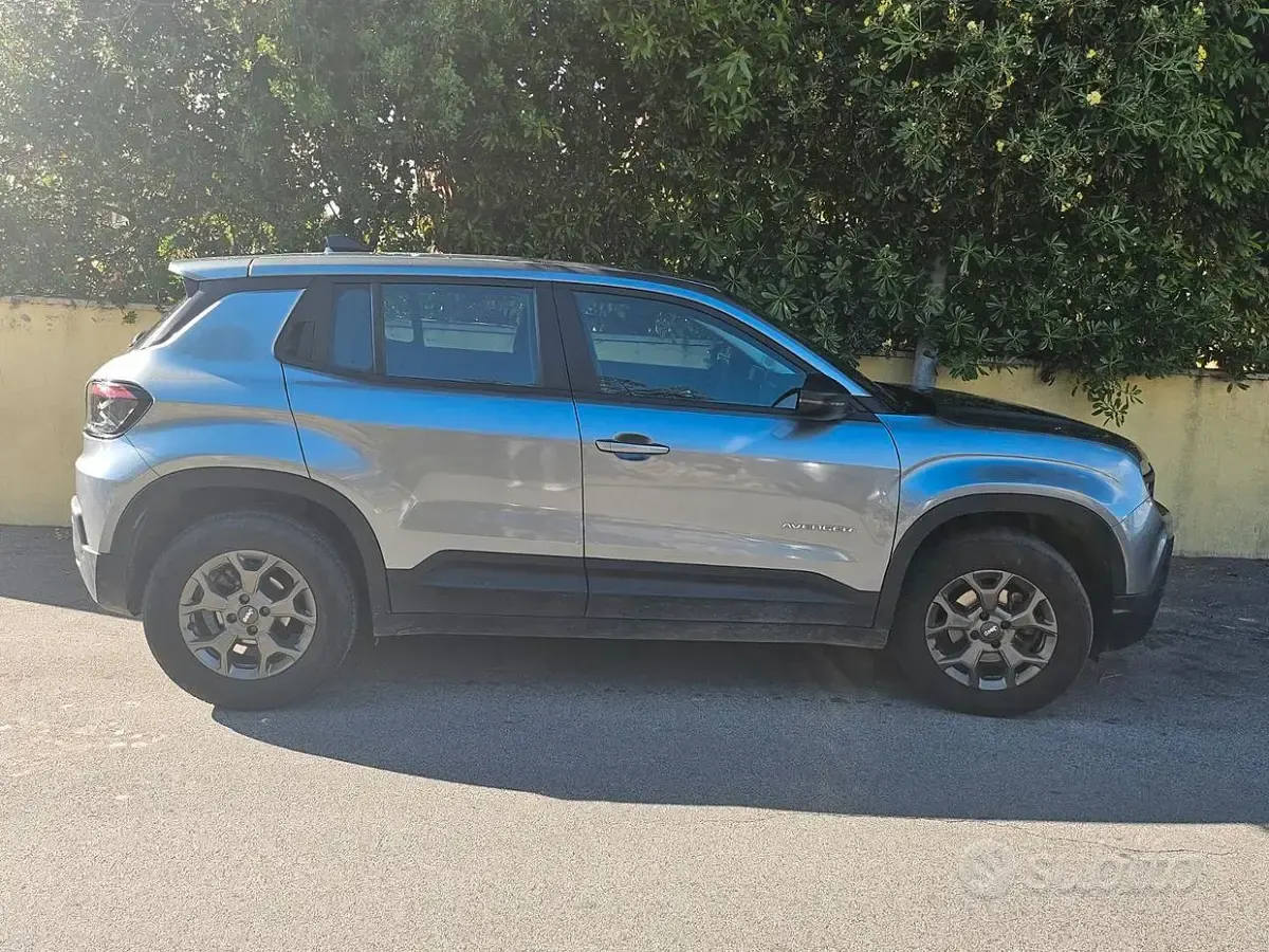 Usata Jeep Avenger 101 CV (74 kW) 2024 Grigio SUV