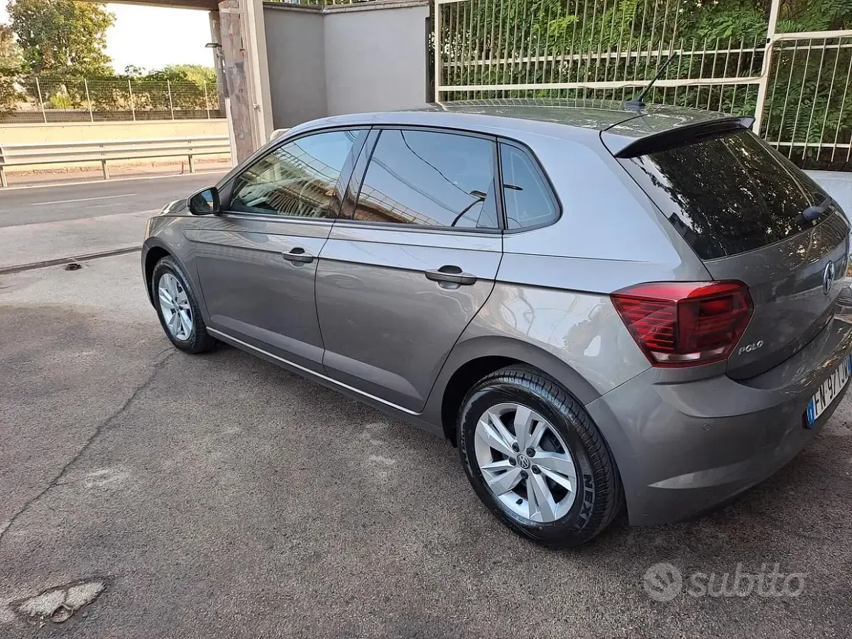 Usata VW Polo Comfortline 80 CV (58 kW) 2018 Grigio Utilitaria