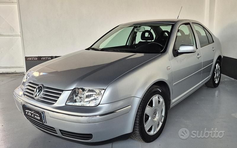 Usata VW Bora Highline 105 CV (77 kW) 2000 Grigio Berlina
