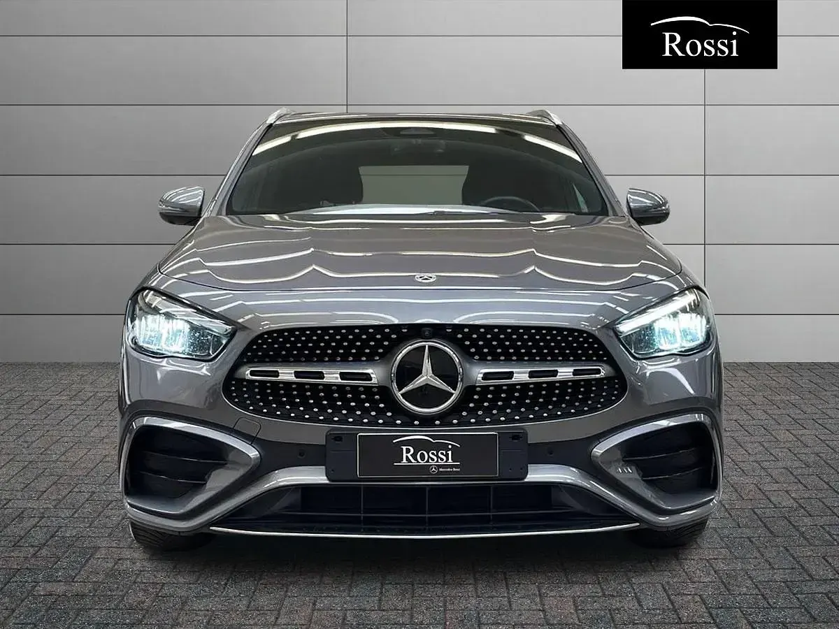 Usata Mercedes GLA200 Advanced Plus 150 CV (110 kW) 2024 Grigio medio metallizzato SUV