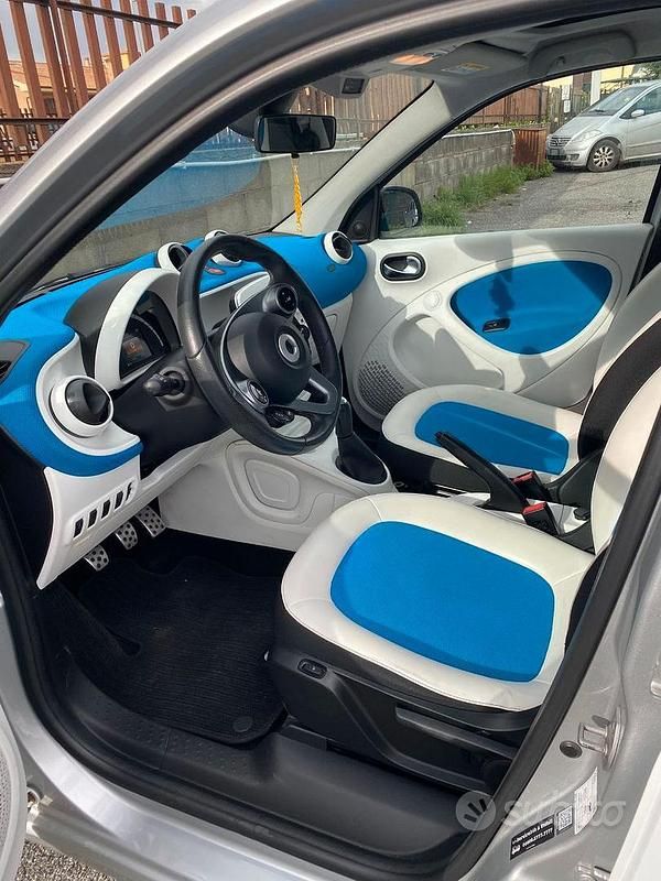 Usata Smart ForFour Proxy 71 CV (52 kW) 2016 Bianco Utilitaria