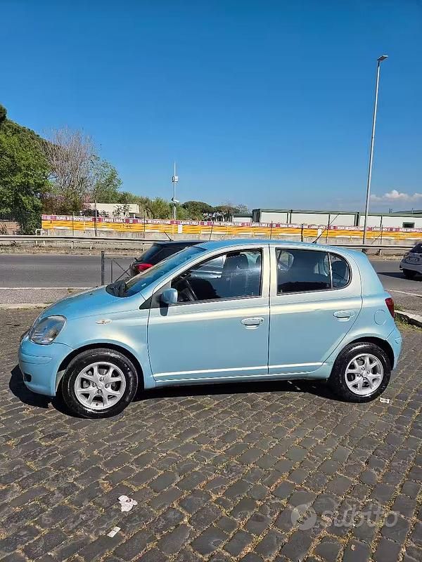 Usata Toyota Yaris Sol 75 CV (55 kW) 2004 Blu Berlina