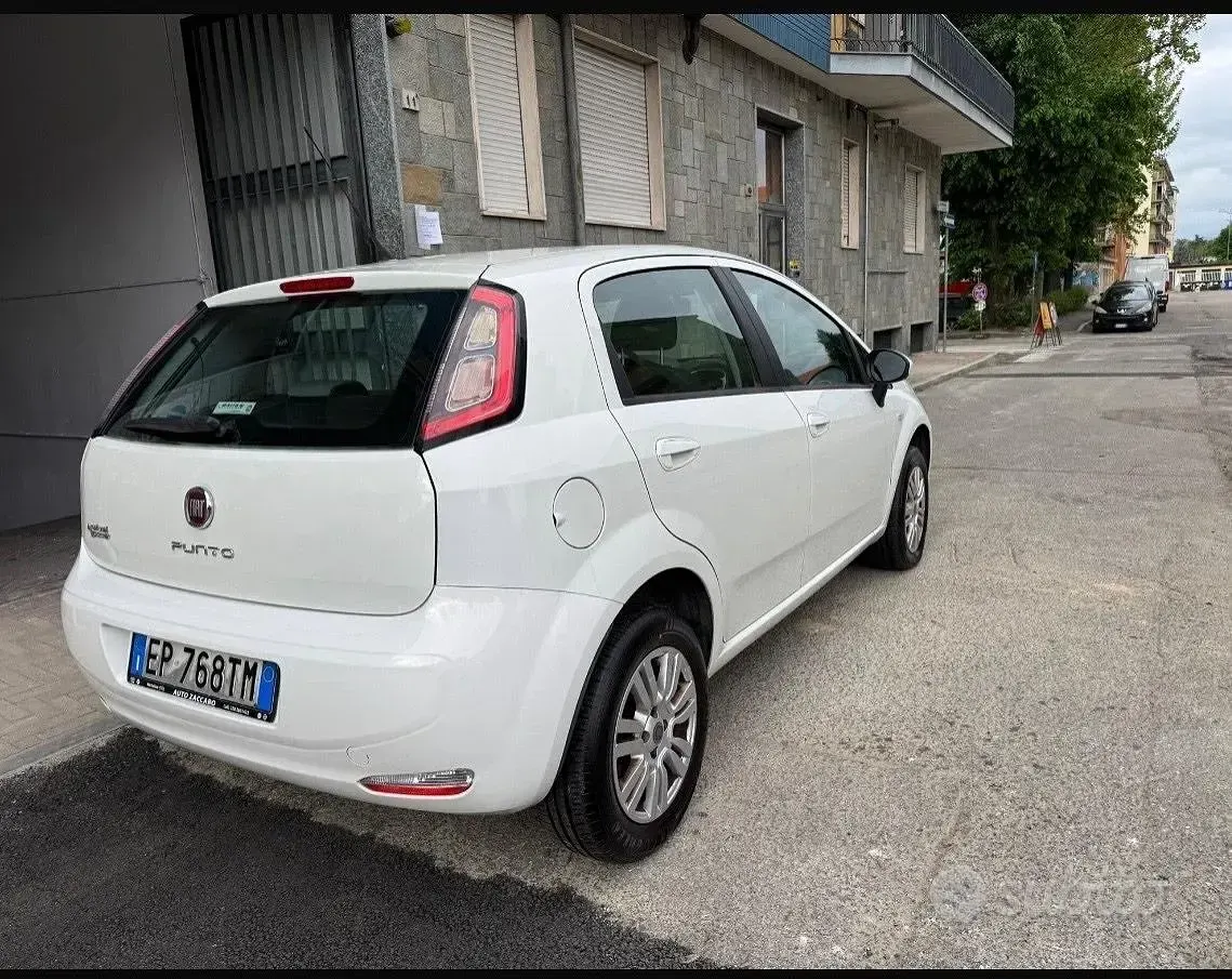 Occasion Fiat Punto Lounge 77 ch (56 kW) 2013 Blanc Citadine