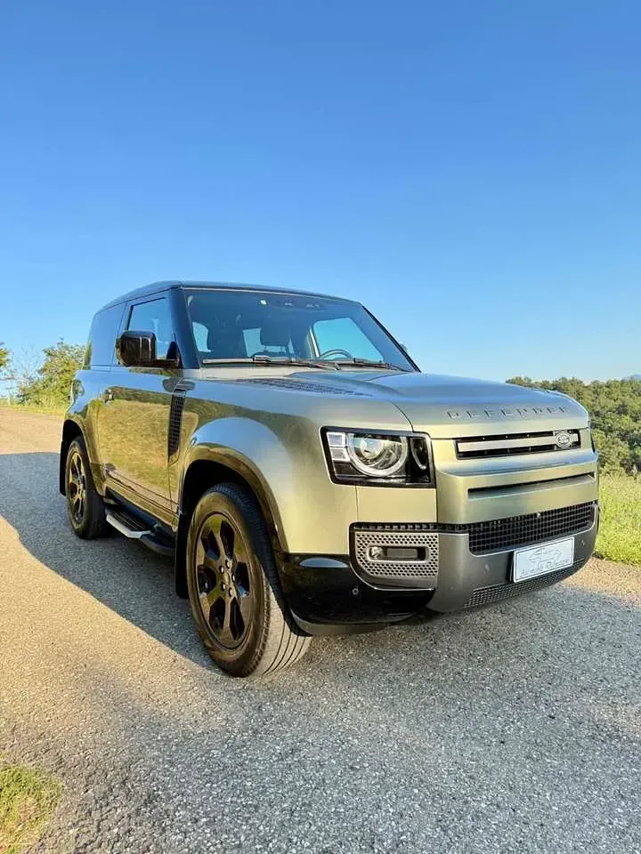 Usata Land Rover Defender SE Dynamic 200 CV (147 kW) 2024 Verde SUV