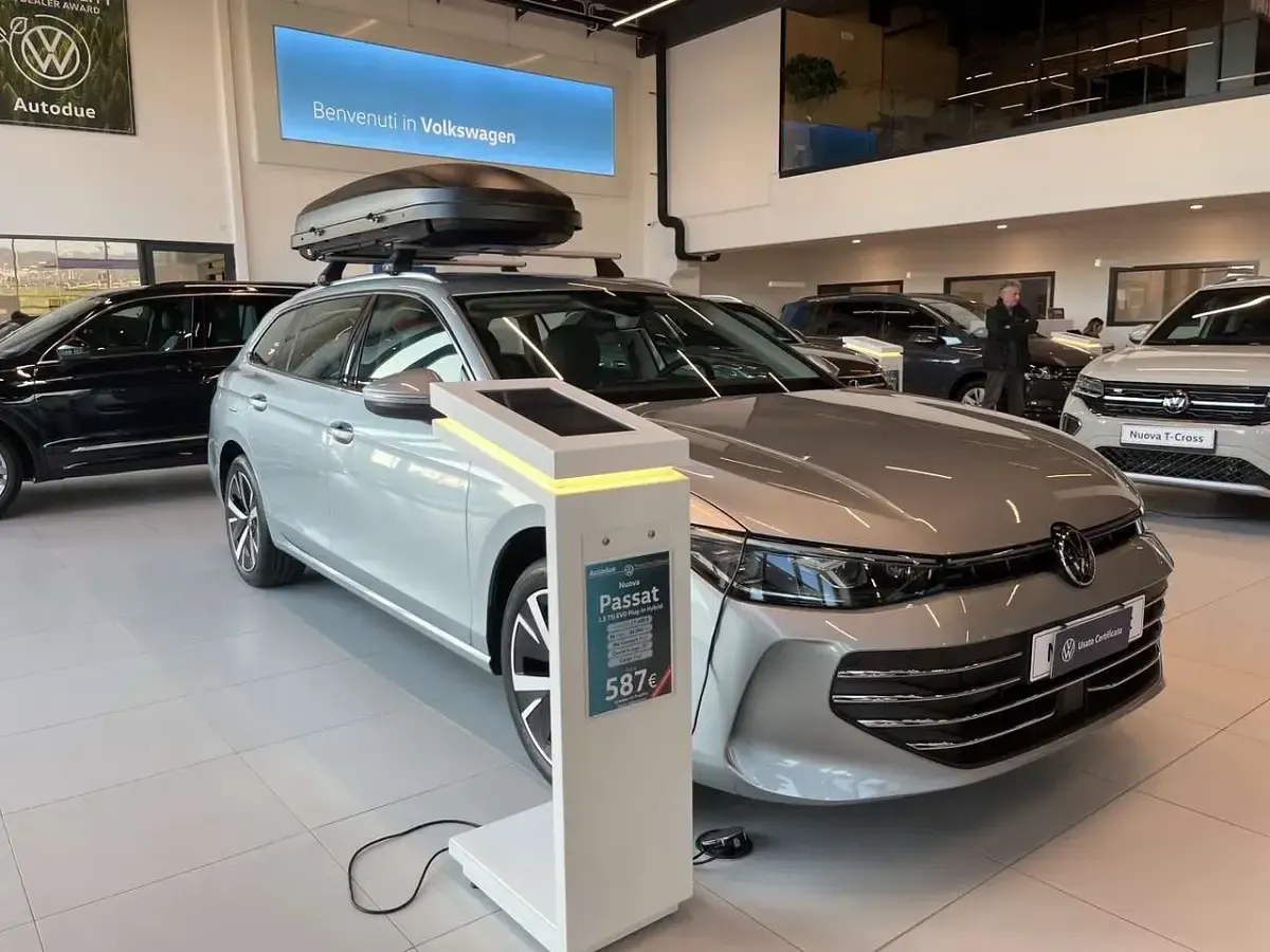 Nuova VW Passat Business 150 CV (110 kW) 2025 Dolomite silver metallizzato Station wagon
