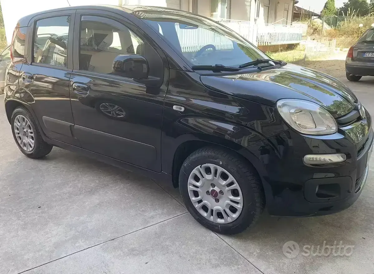 Usata Fiat Panda Lounge 69 CV (50 kW) 2015 Nero Utilitaria
