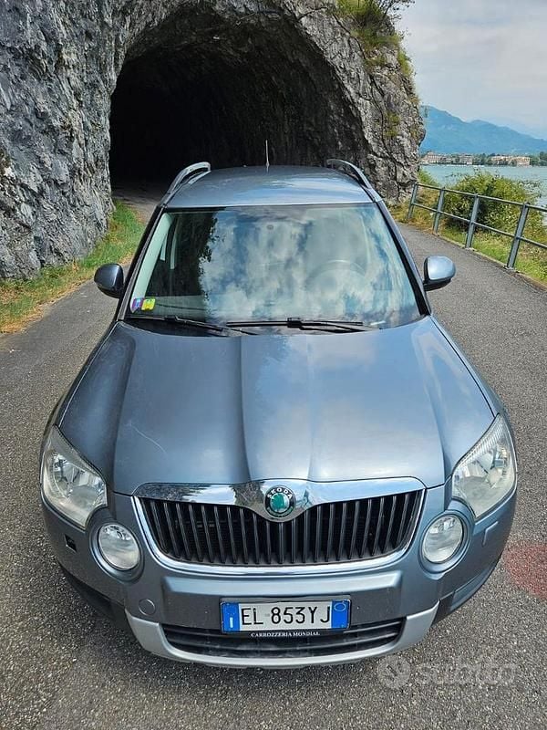 Usata Skoda Yeti Active 110 CV (80 kW) 2012 Grigio SUV