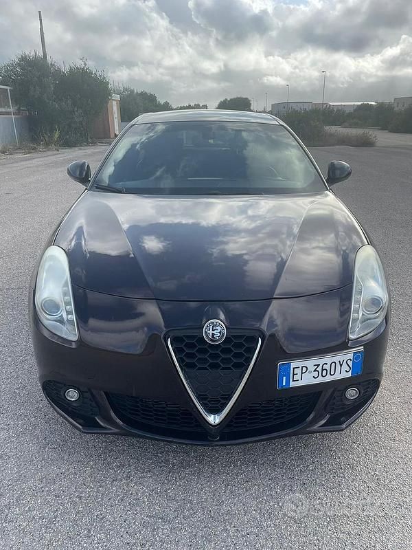 Nero Usata 2011 Alfa Romeo Giulietta Tre volumi | 7150 € (Buon prezzo) - Immagine 1/4