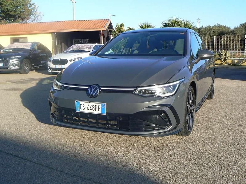 Usata VW Golf VIII R-line 150 CV (110 kW) 2024 Grigio Berlina