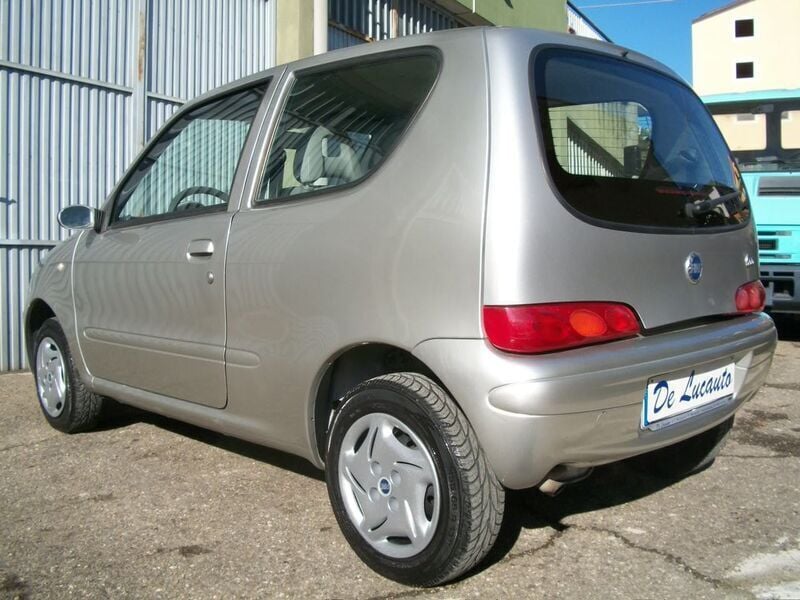 Usato 2006 Fiat 600 1.1 Benzin 54 CV (4.199 €)