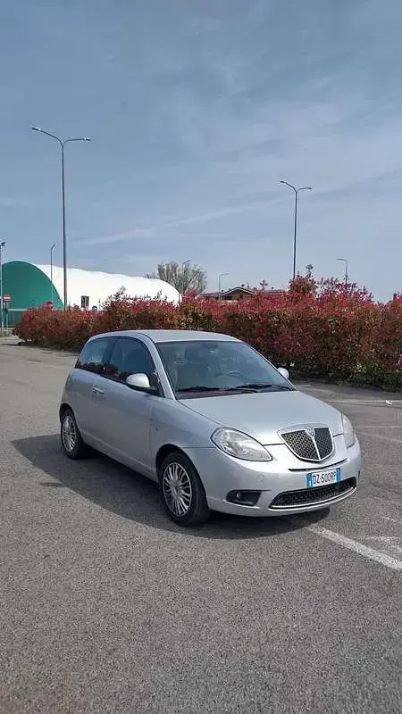 Usata Lancia Ypsilon 60 CV (44 kW) 2010 Utilitaria