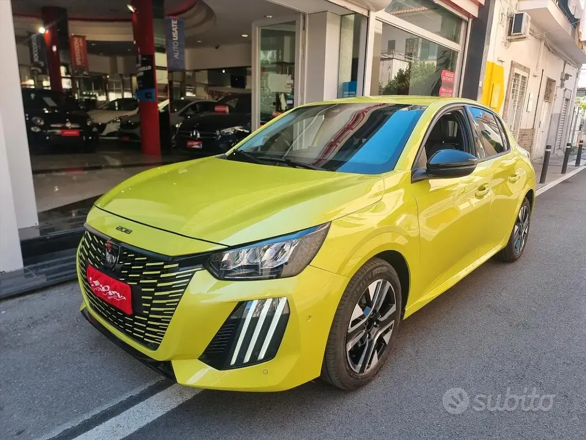 Usata Peugeot 208 Allure 101 CV (74 kW) 2023 Giallo Utilitaria