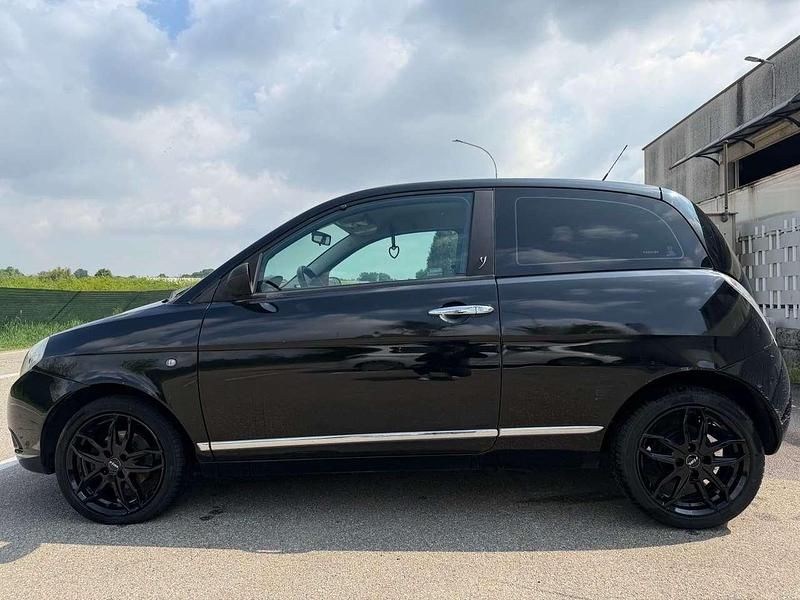 Usata Lancia Ypsilon 75 CV (55 kW) 2009 Nero Utilitaria