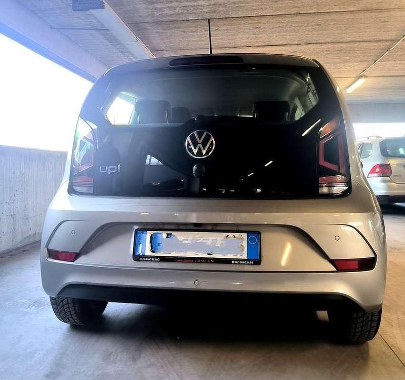 Usata VW up! Highline 75 CV (55 kW) 2020 Argento Utilitaria