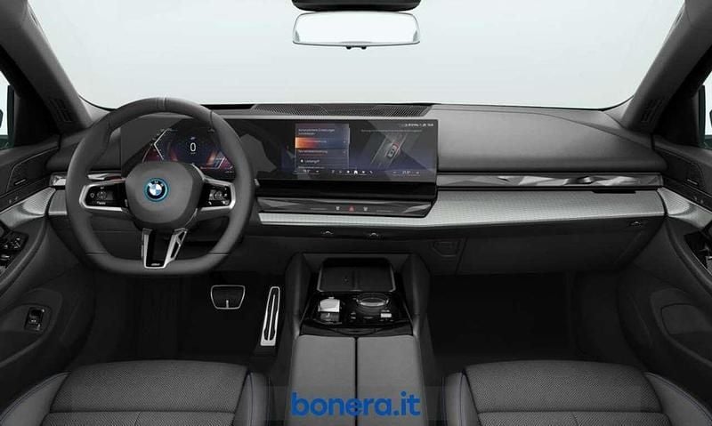 Nuova BMW i5 M Sport 289 kW (394 CV) 2026 Carbon black metallizzato Station wagon
