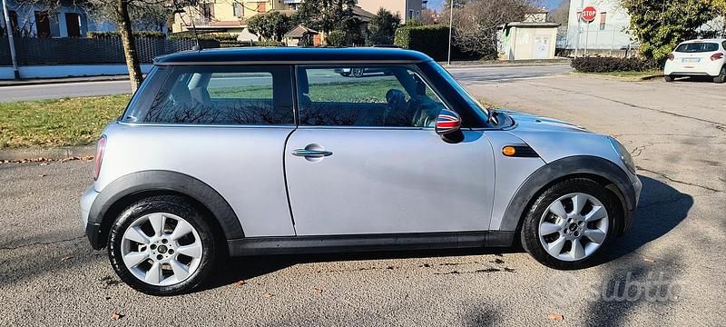 Usata Mini Cooper 120 CV (88 kW) 2009 Grigio Utilitaria