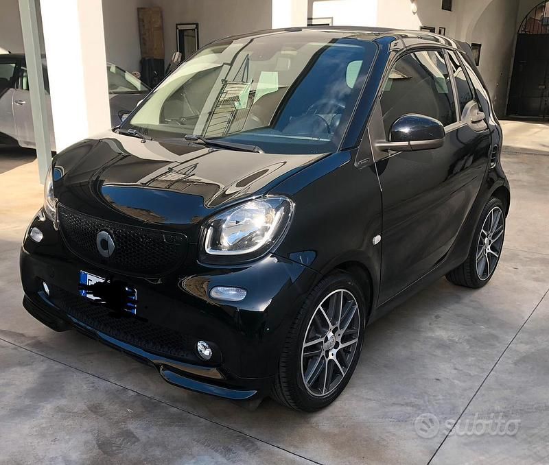 Nero Usata 2017 Smart ForTwo Cabrio Brabus Xclusive Cabrio | 21.900 € - Immagine 1/4