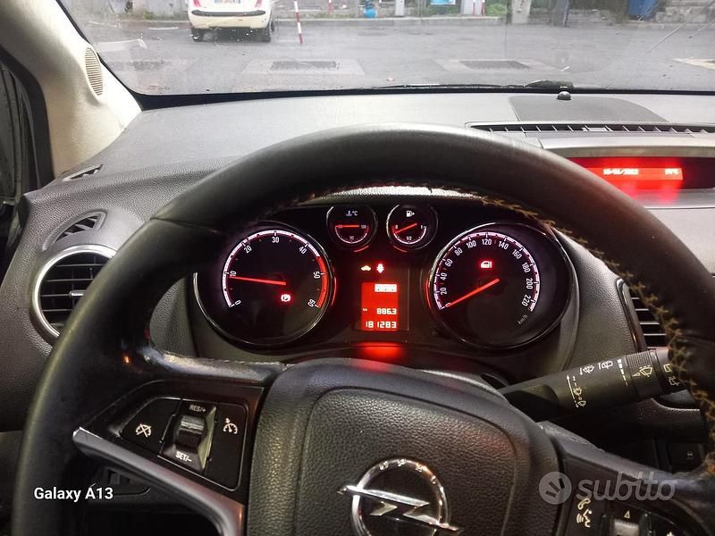 Usata Opel Meriva 95 CV (69 kW) 2012 Nero Monovolume