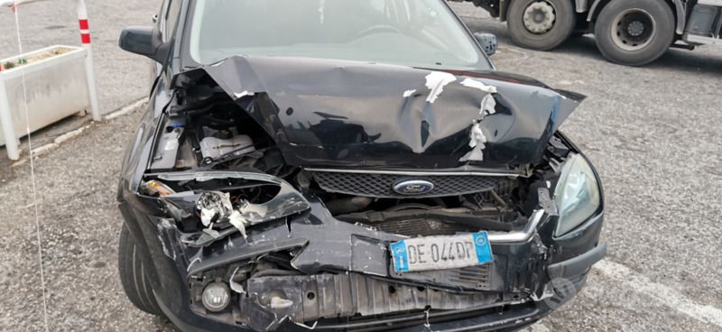 Nero Usata 2006 Ford Focus Tre volumi | 800 € (Super prezzo) - Immagine 1/1