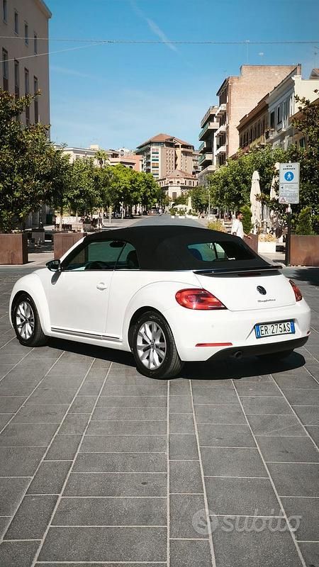 Usata VW Beetle Cabriolet R-line 105 CV (77 kW) 2013 Bianco Cabrio