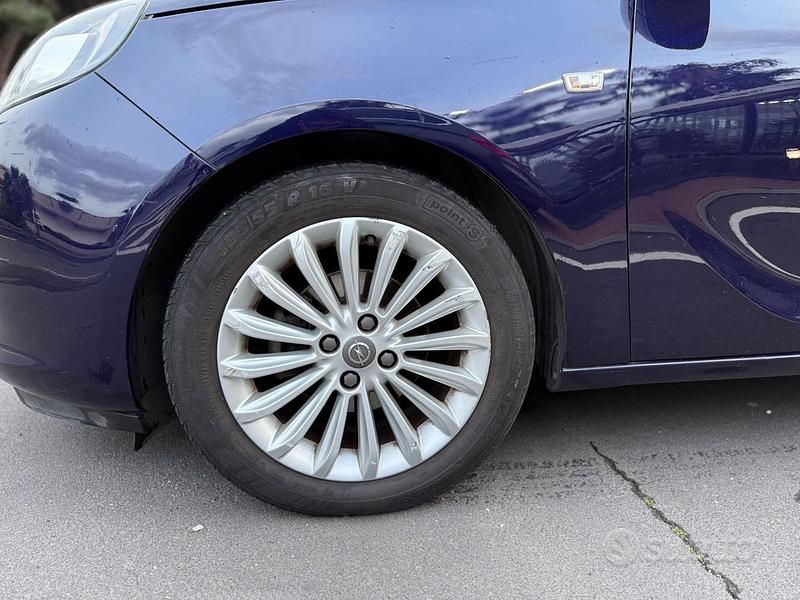 Usata Opel Adam 70 CV (51 kW) 2014 Blu Utilitaria