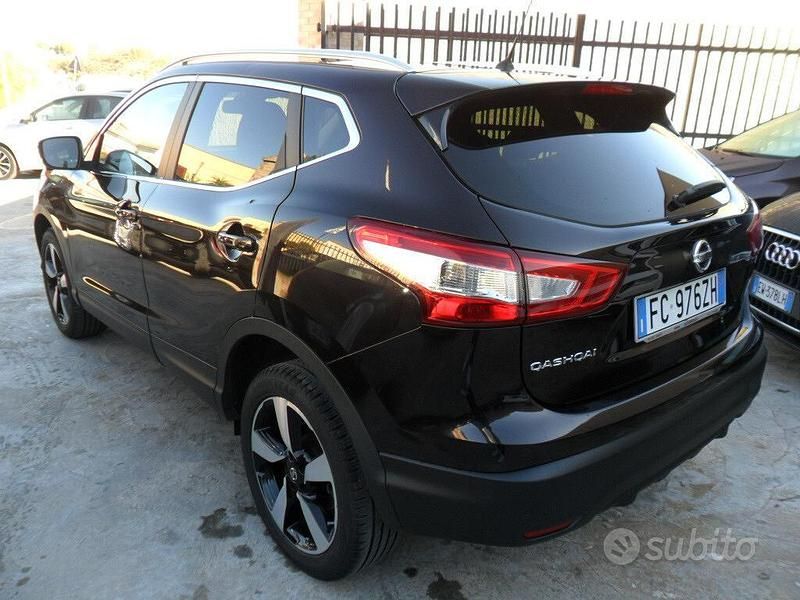 Usata Nissan Qashqai N-Connecta 130 CV (95 kW) 2016 Grigio SUV