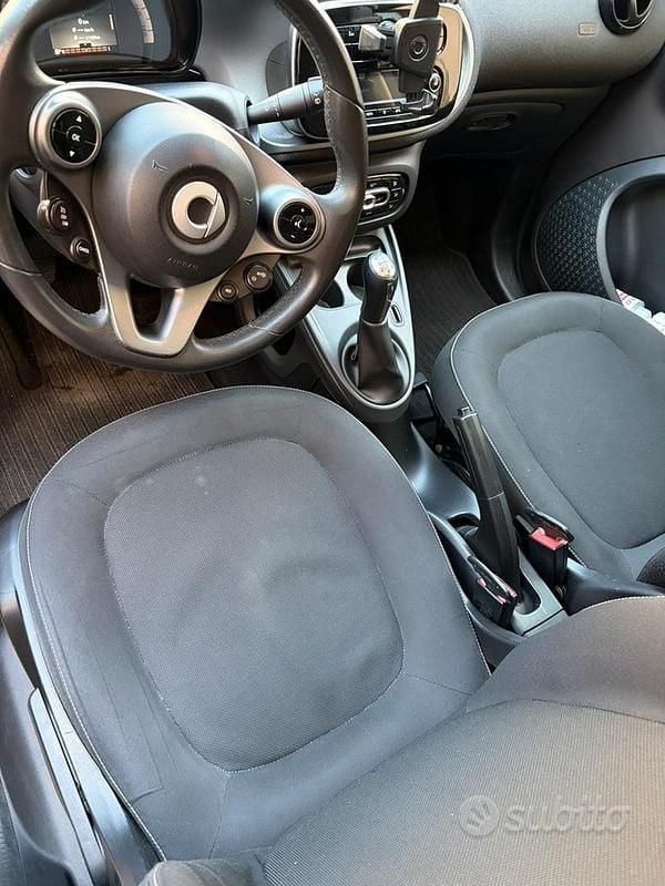 Usata Smart ForFour 71 CV (52 kW) 2016 Nero Utilitaria
