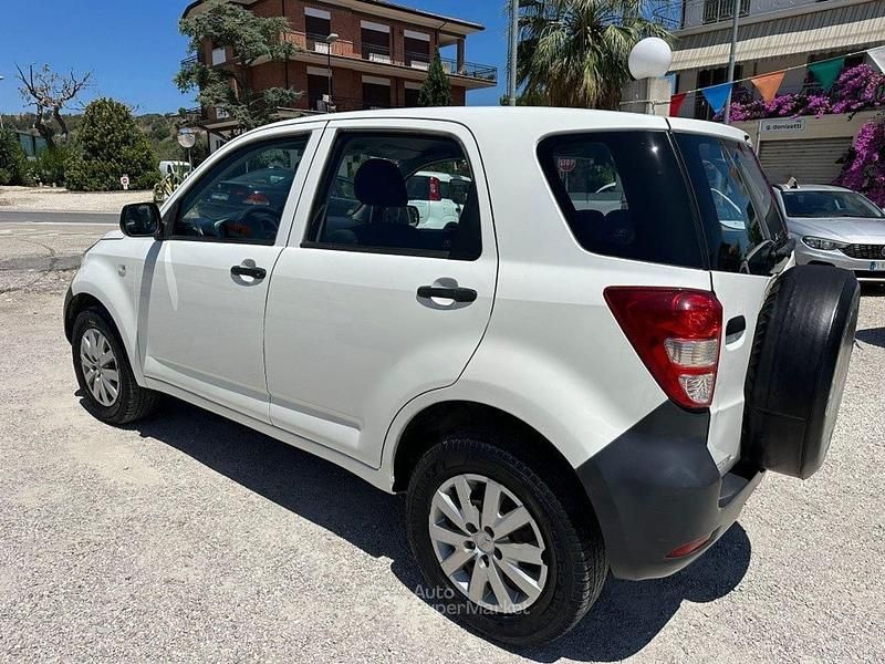 Usata Daihatsu Terios 105 CV (77 kW) 2007 Argento SUV