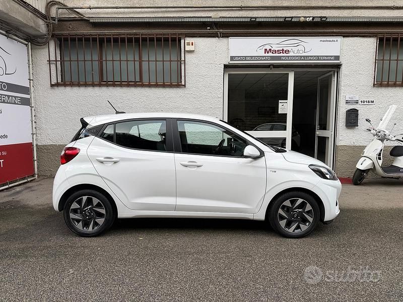 Usata Hyundai i10 66 CV (48 kW) 2023 Bianco Utilitaria