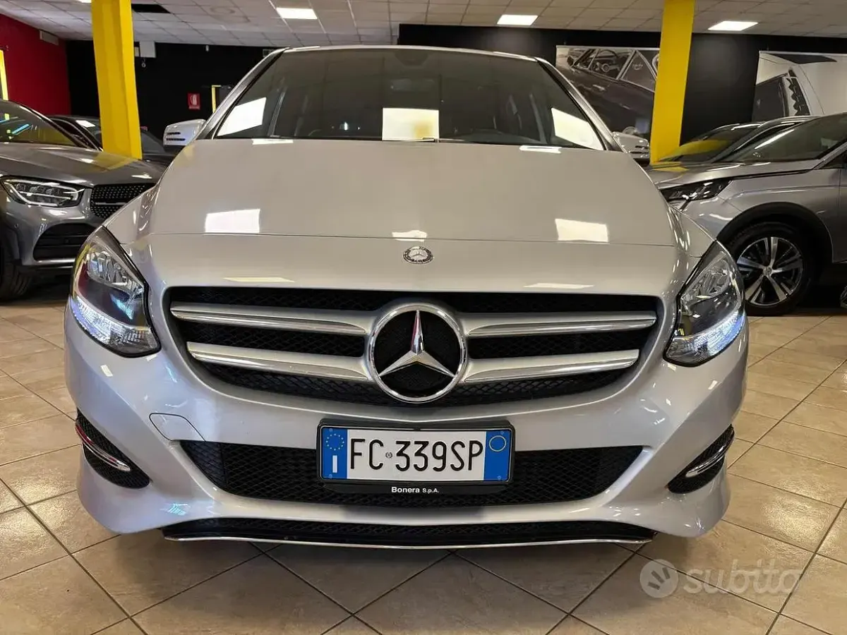 Usata Mercedes B180 109 CV (80 kW) 2016 Grigio Utilitaria
