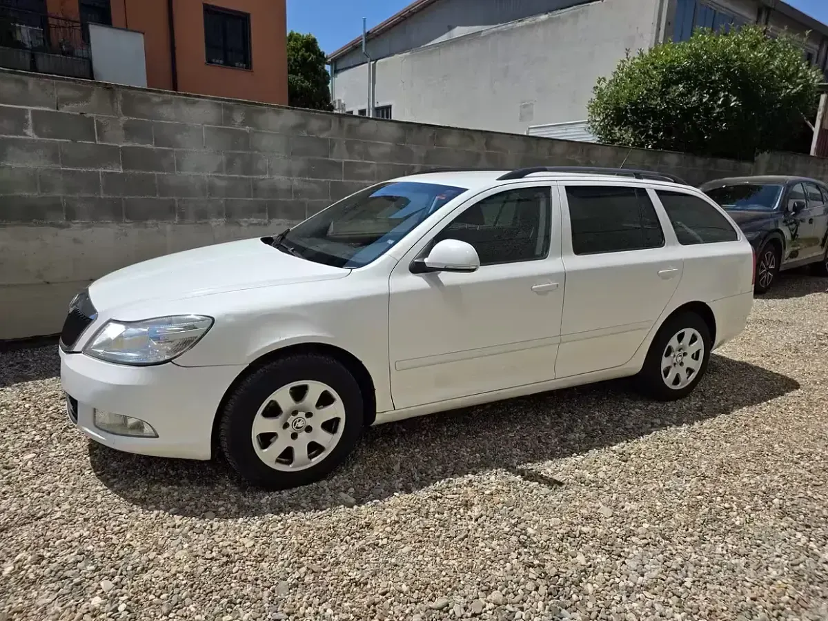 Usata Skoda Octavia 105 CV (77 kW) 2011 Bianco Berlina