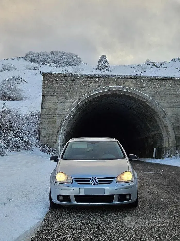 Usata VW Golf IV 140 CV (102 kW) 2005 Grigio Berlina