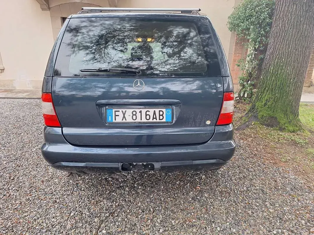 Usata Mercedes ML270 163 CV (119 kW) 2002 Blu/azzurro SUV
