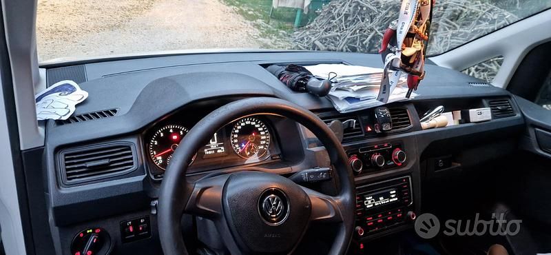 Begagnad VW Caddy 2019 Vit Minibuss