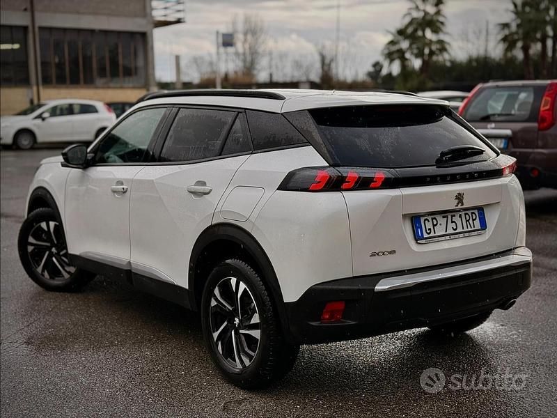 Usata Peugeot 2008 GT 130 CV (95 kW) 2023 Bianco SUV