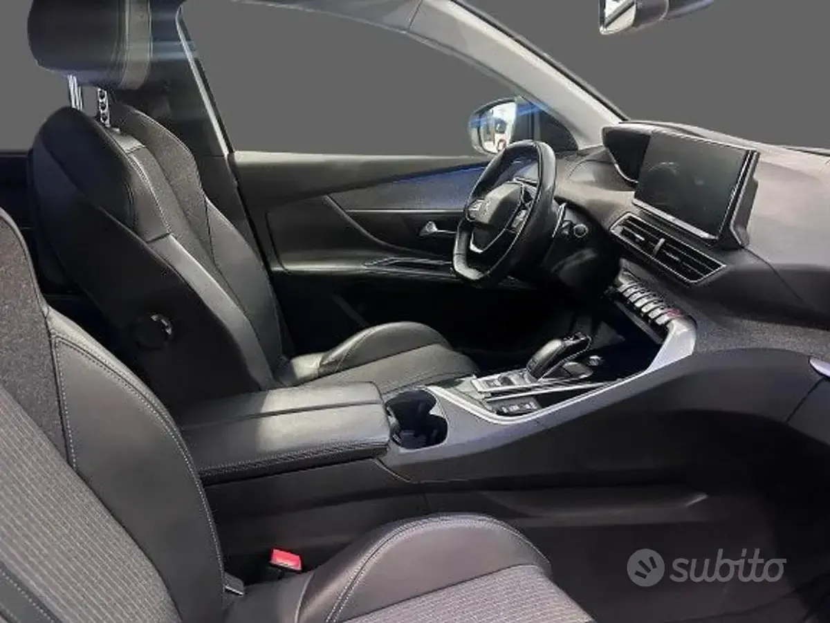 Usata Peugeot 5008 Allure 131 CV (96 kW) 2022 Bianco SUV